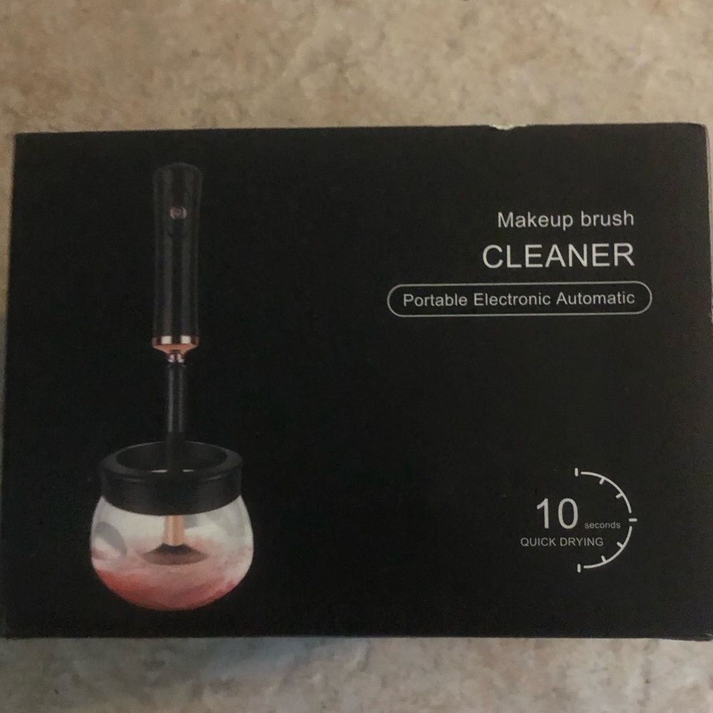 Automatic electronic makeup brush cleaner